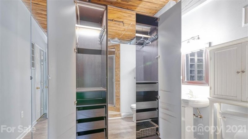 Property image 2 at 201 Hoskins Road, Charlotte, NC 28208