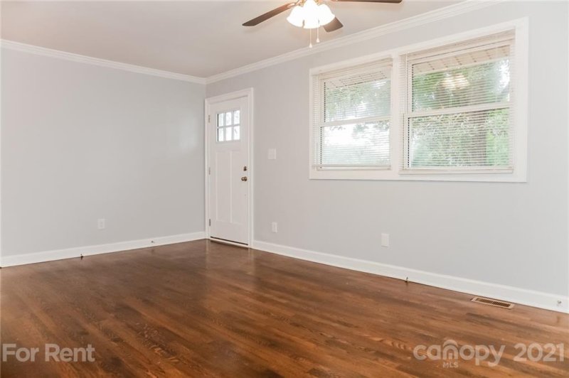 Property image 2 at 1501 Tyvola Road, Charlotte, NC 28210