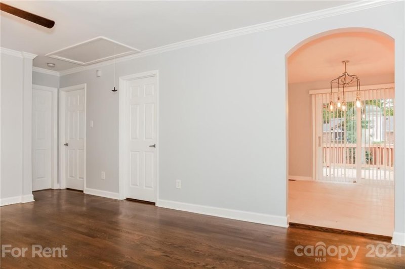 Property image 3 at 1501 Tyvola Road, Charlotte, NC 28210