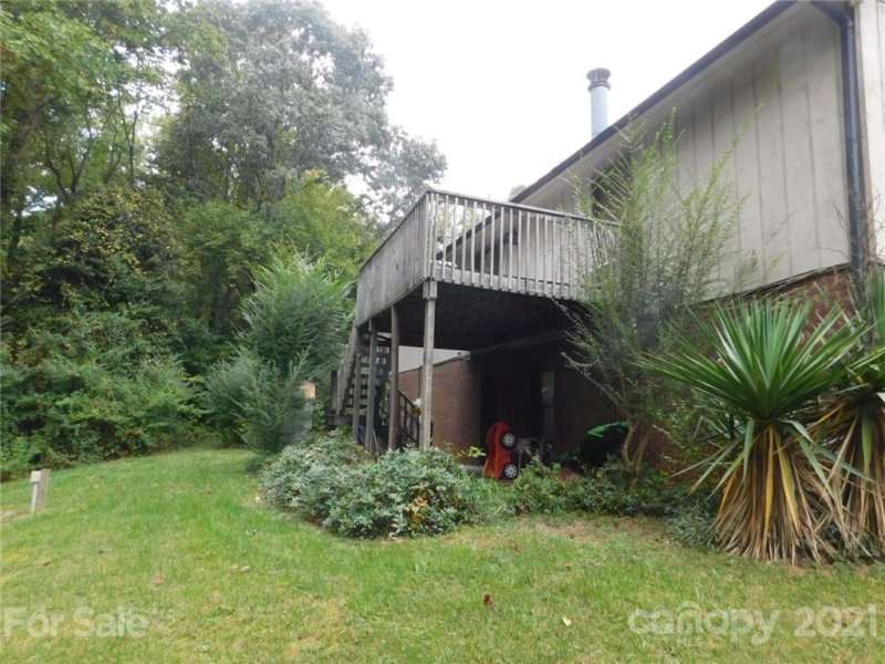 Property image 2 at 1855 Woodridge Circle, Hickory, NC 28602