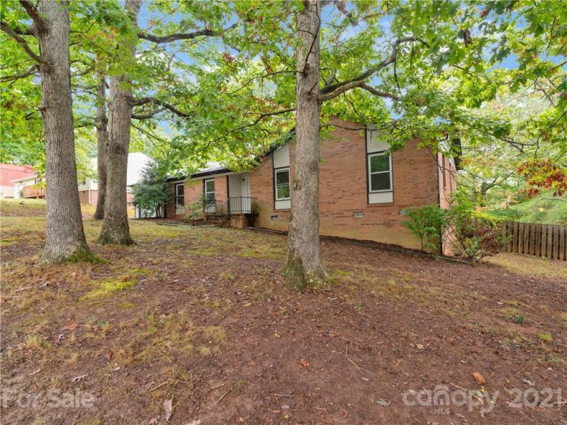 Property image 2 at 61 Knoll Ridge Drive, Asheville, NC 28804