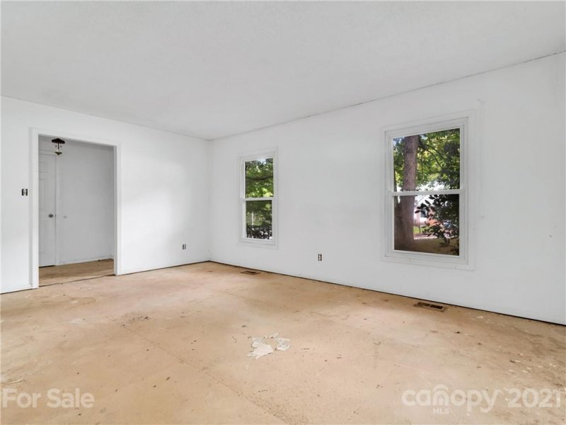 Property image 3 at 61 Knoll Ridge Drive, Asheville, NC 28804