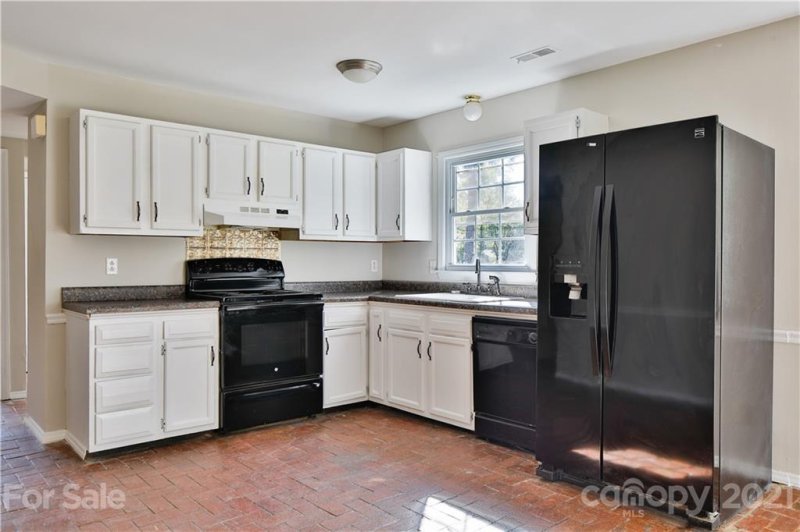 Property image 4 at 4600 Cricklewood Lane, Charlotte, NC 28212