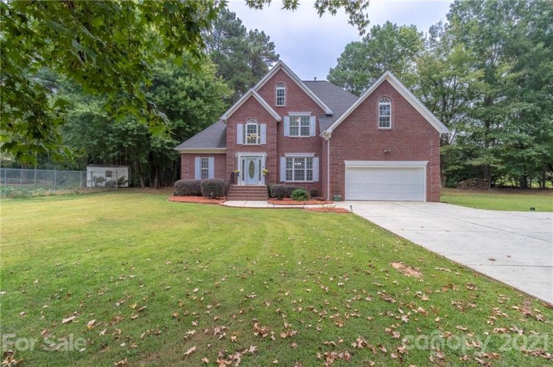 Property image 2 at 8200 Renee Drive, Charlotte, NC 28216