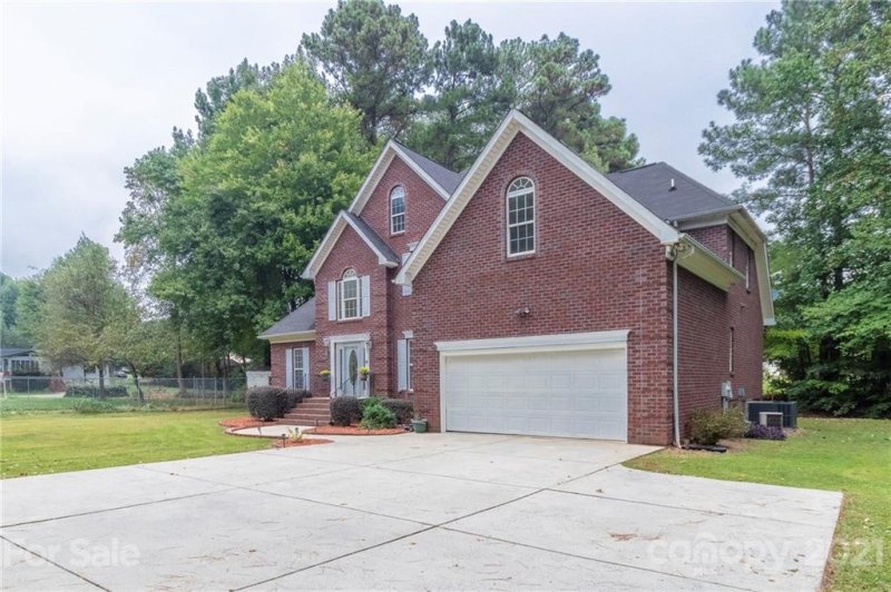 Property image 3 at 8200 Renee Drive, Charlotte, NC 28216