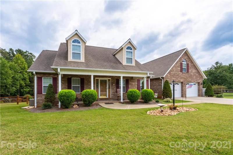 1482 Sweetbriar Lane