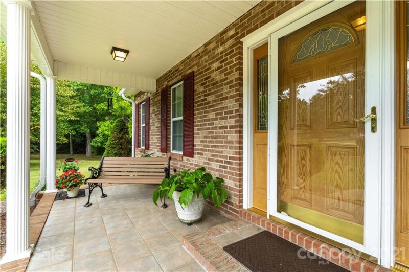 Property image 2 at 1482 Sweetbriar Lane, Hickory, NC 28602