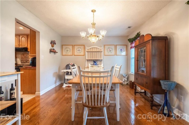 Property image 4 at 1482 Sweetbriar Lane, Hickory, NC 28602