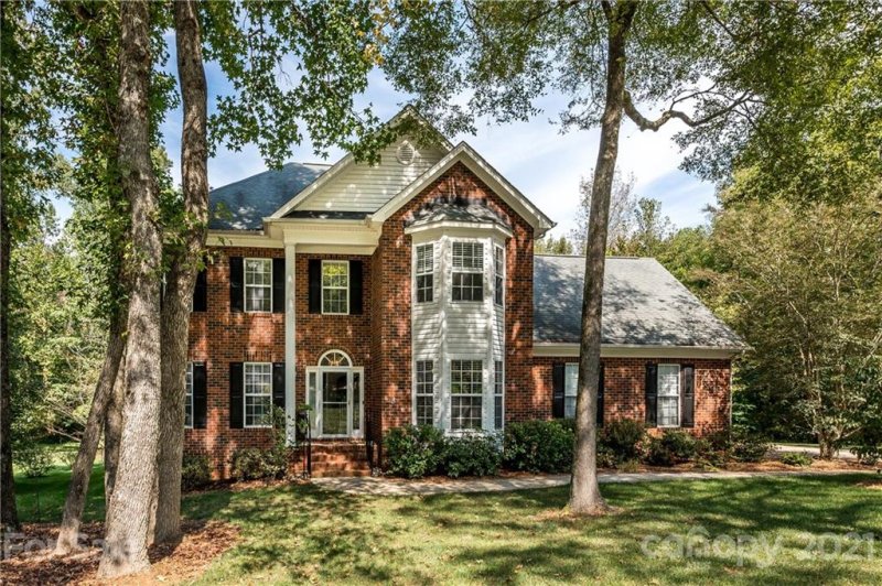 5524 Crown Hill Drive