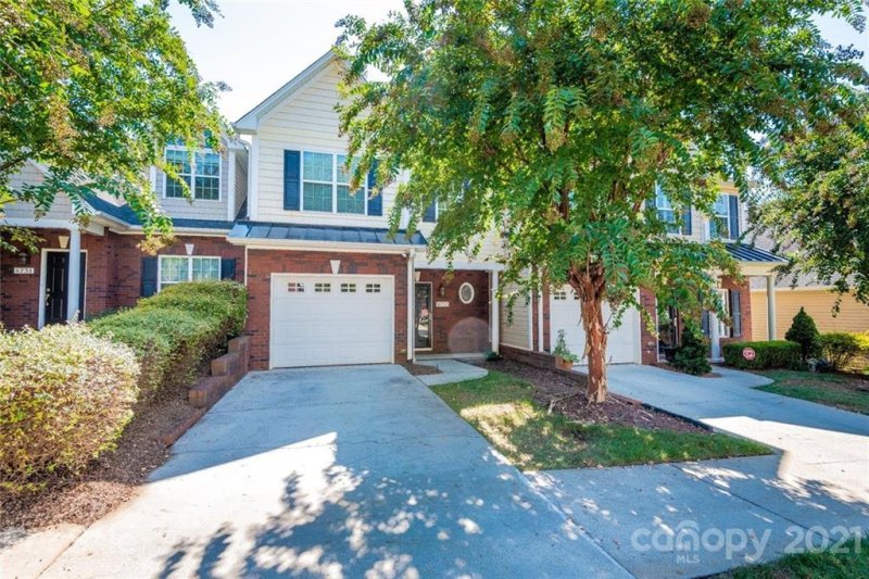 Property image 2 at 4733 Braxton Gate Lane, Hickory, NC 28602