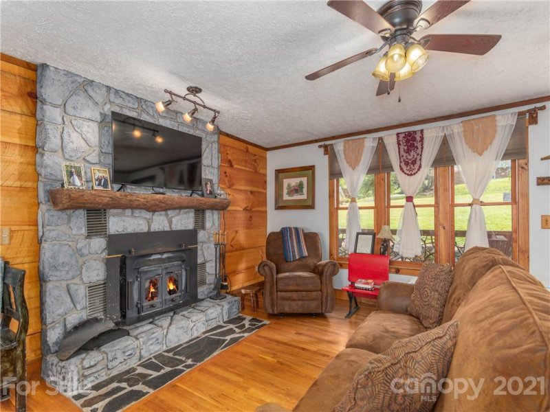 Property image 4 at 142 Acorn Lane, Clyde, NC 28721