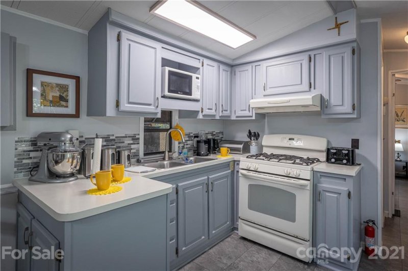 Property image 2 at 81 Larch Lane, Newland, NC 28657