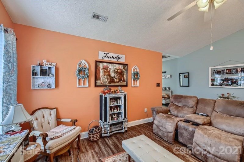 Property image 3 at 402 Llewellyn Street, Belmont, NC 28012