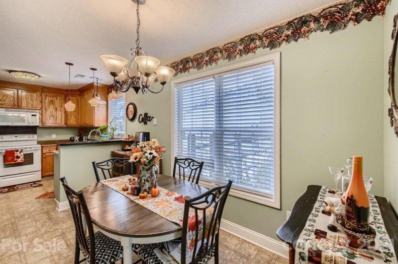 Property image 4 at 402 Llewellyn Street, Belmont, NC 28012