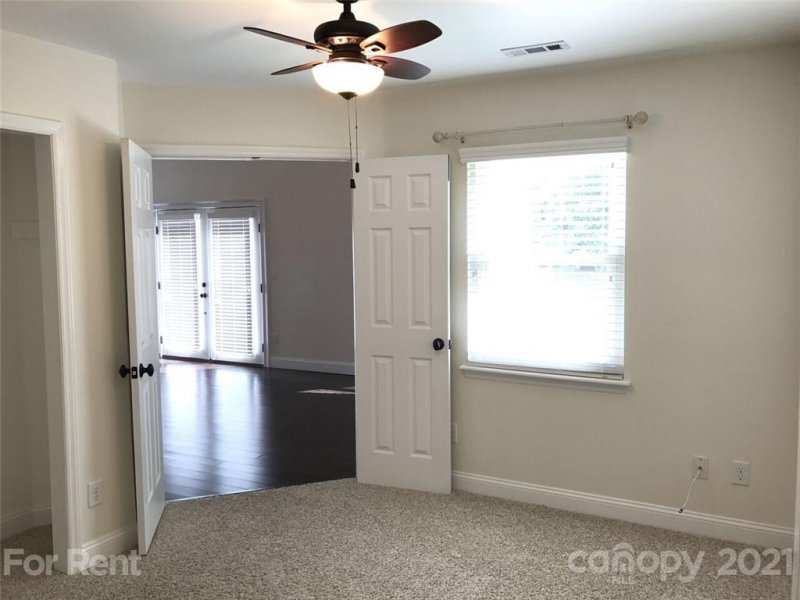 Property image 4 at 8820 Rittenhouse Circle, Charlotte, NC 28270