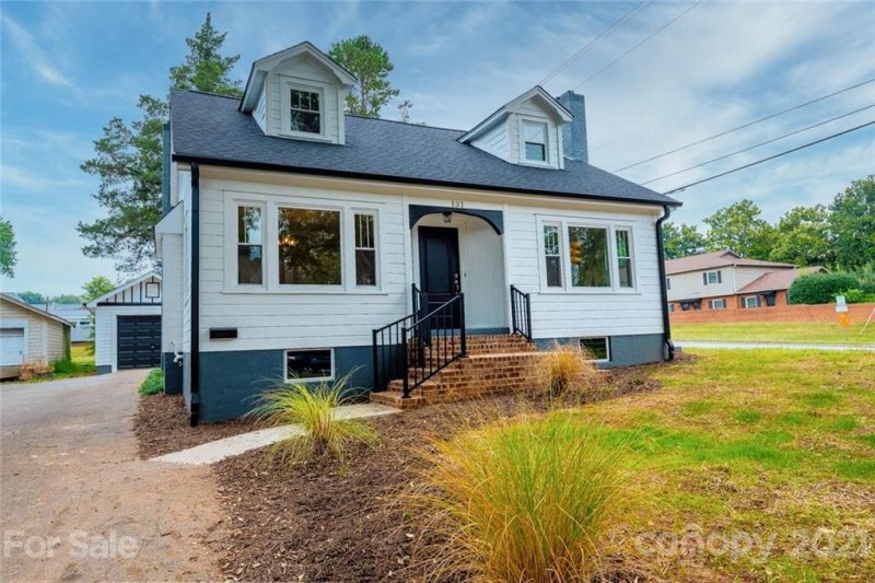 Property image 3 at 131 8th Avenue, Hickory, NC 28601
