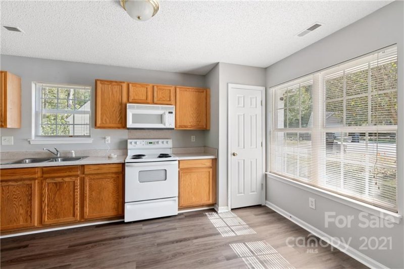 Property image 4 at 2106 Lisa Carole Drive, Charlotte, NC 28214