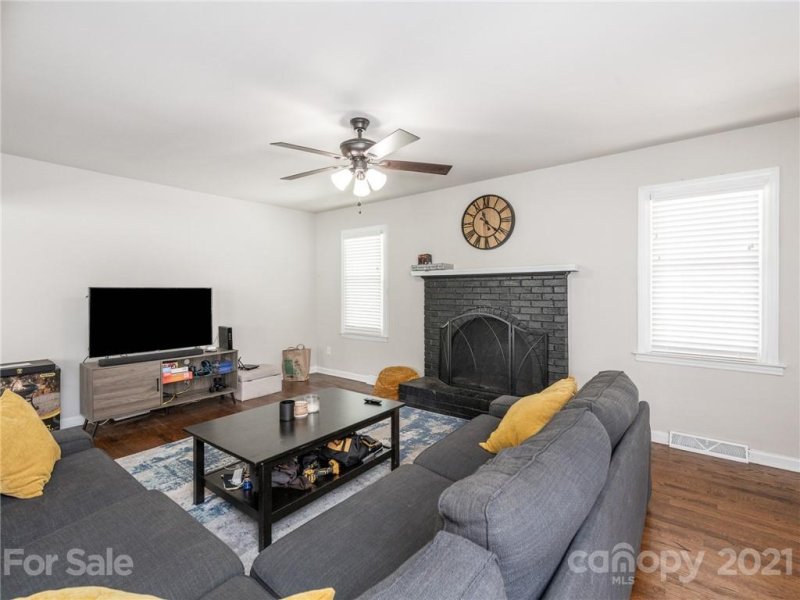 Property image 2 at 6022 Farm Pond Lane, Charlotte, NC 28212