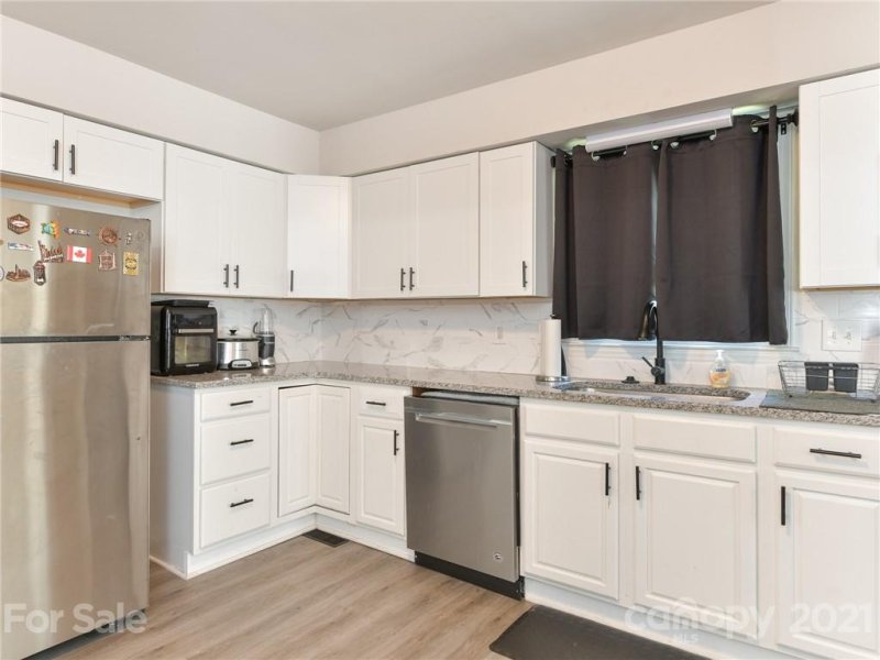 Property image 3 at 6022 Farm Pond Lane, Charlotte, NC 28212