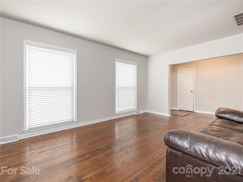 Property image 4 at 6022 Farm Pond Lane, Charlotte, NC 28212