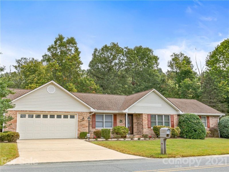 Property image 2 at 193 Mountain Valley Drive, Hendersonville, NC 28739