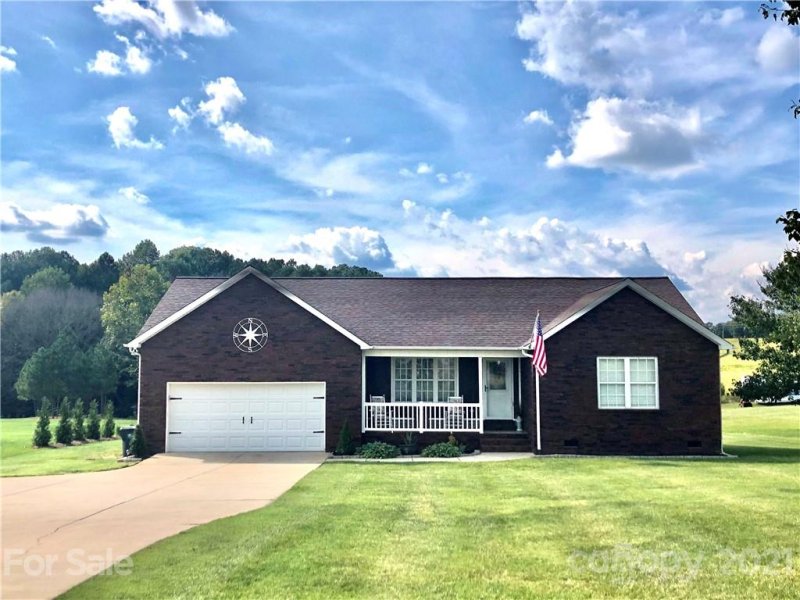 Property image 2 at 137 Deercroft Drive, Statesville, NC 28625