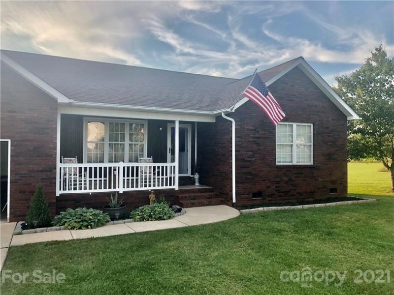 Property image 3 at 137 Deercroft Drive, Statesville, NC 28625