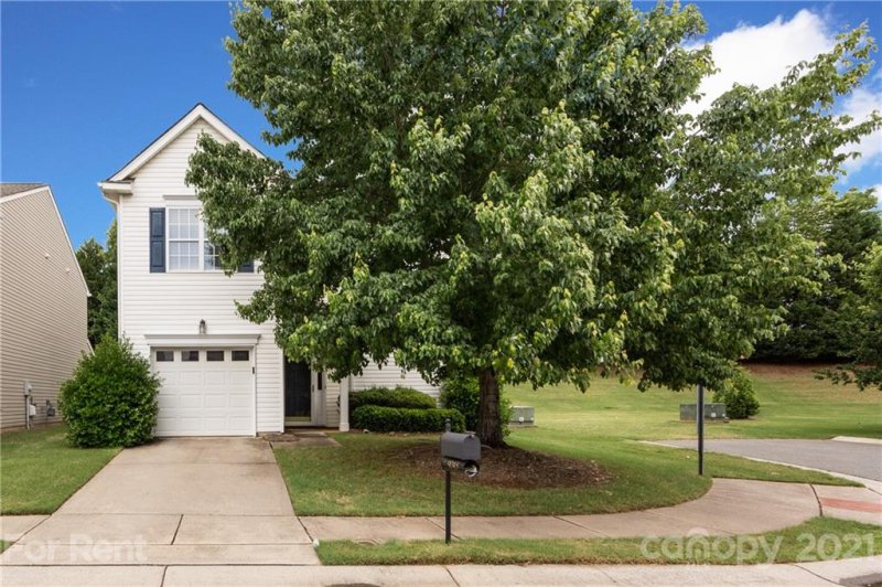 Property image 2 at 9043 Holland Park Lane, Charlotte, NC 28277