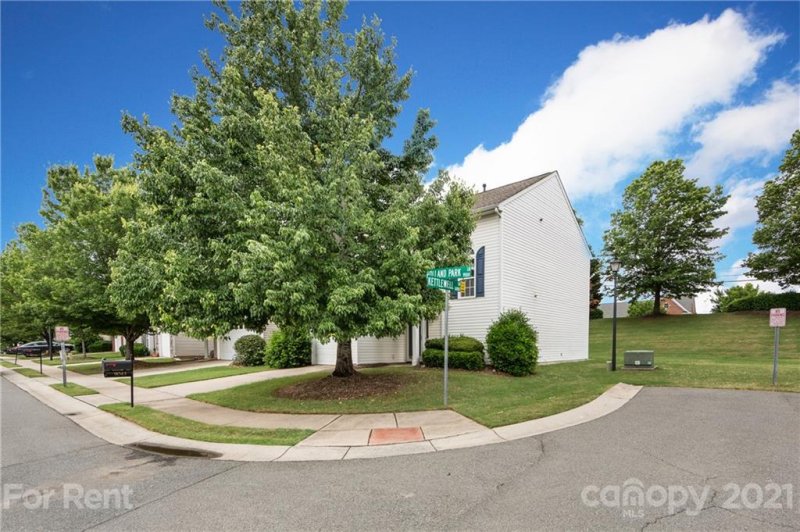 Property image 3 at 9043 Holland Park Lane, Charlotte, NC 28277