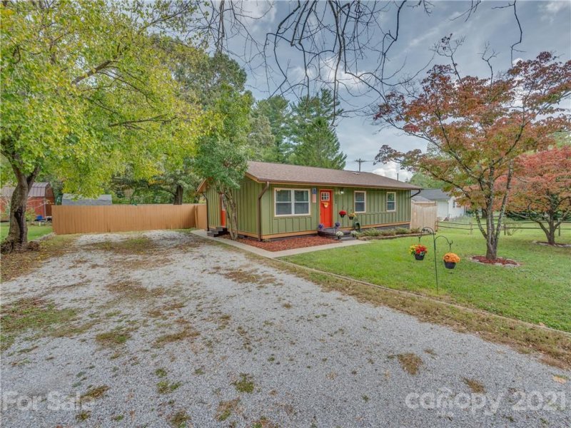 Property image 2 at 2004 Somerset Drive, Hendersonville, NC 28791