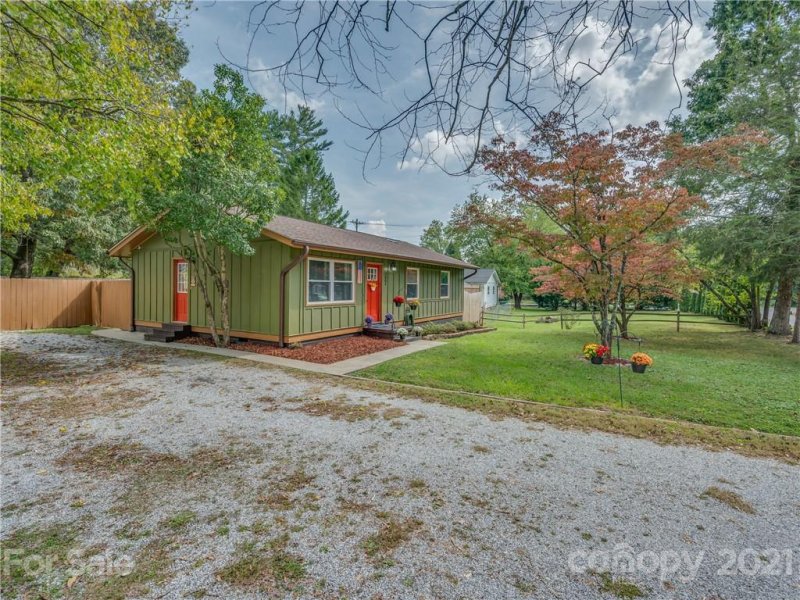 Property image 3 at 2004 Somerset Drive, Hendersonville, NC 28791