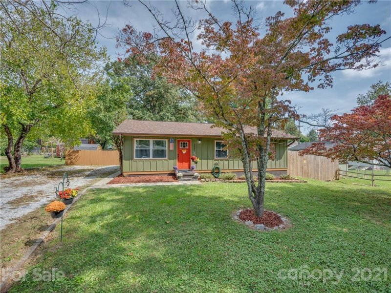 Property image 5 at 2004 Somerset Drive, Hendersonville, NC 28791