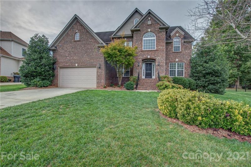 2111 Eskridge Terrace