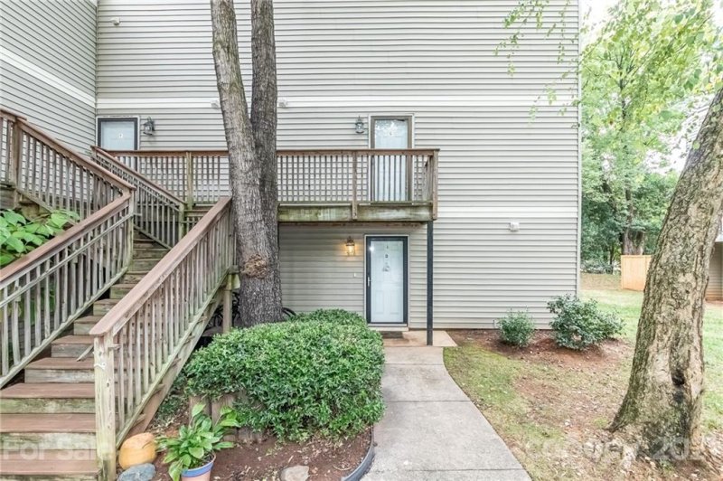 1615 Merry Oaks Road