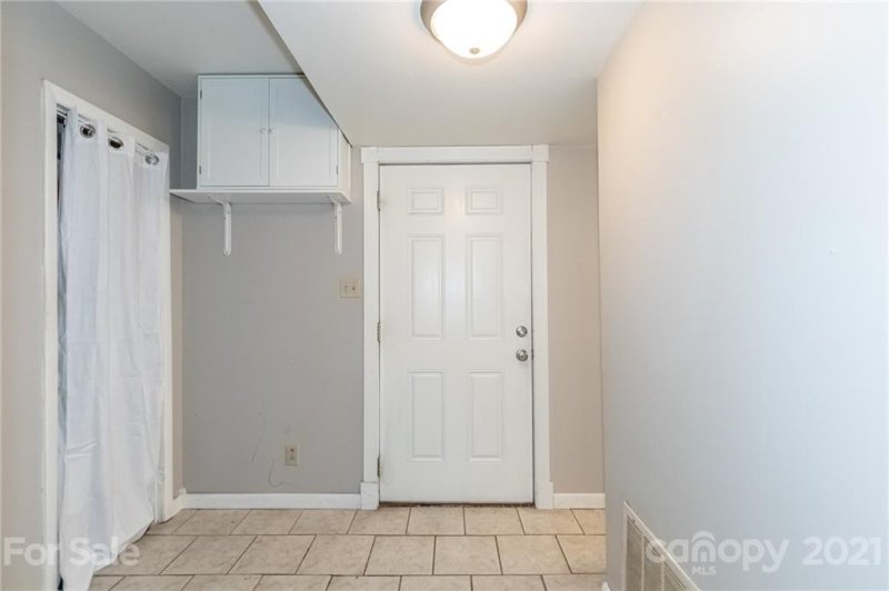 Property image 2 at 1615 Merry Oaks Road, Charlotte, NC 28205