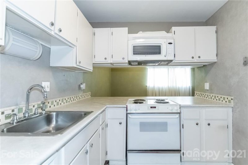 Property image 5 at 1615 Merry Oaks Road, Charlotte, NC 28205