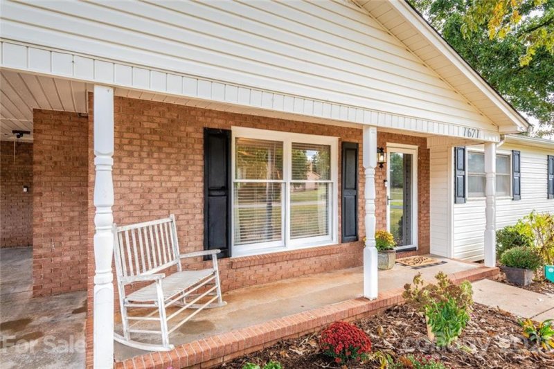 Property image 5 at 1671 Tanglewood Drive, Hickory, NC 28601