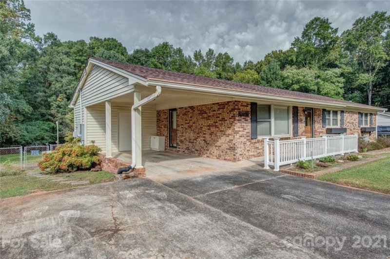 Property image 2 at 4413 Farmbrook Road, Gastonia, NC 28056