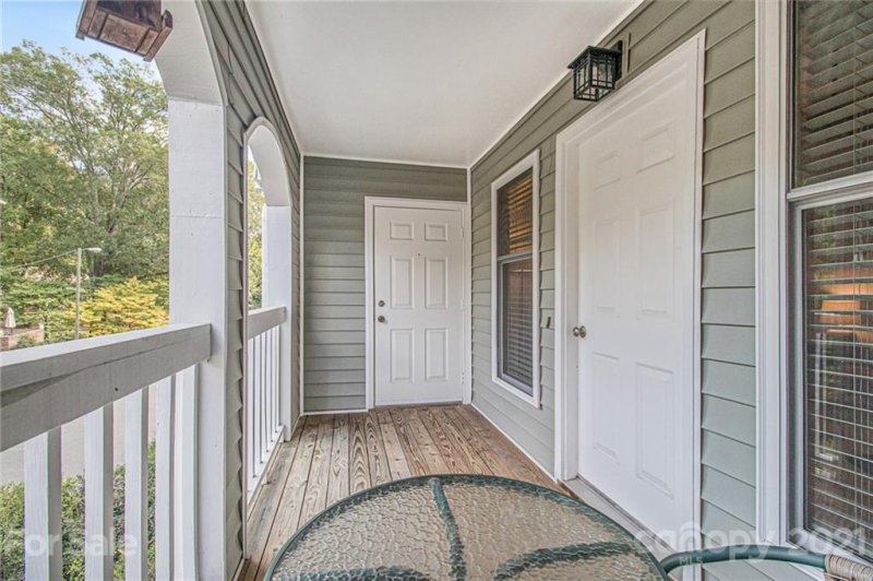Property image 3 at 430 Queens Road, Charlotte, NC 28207