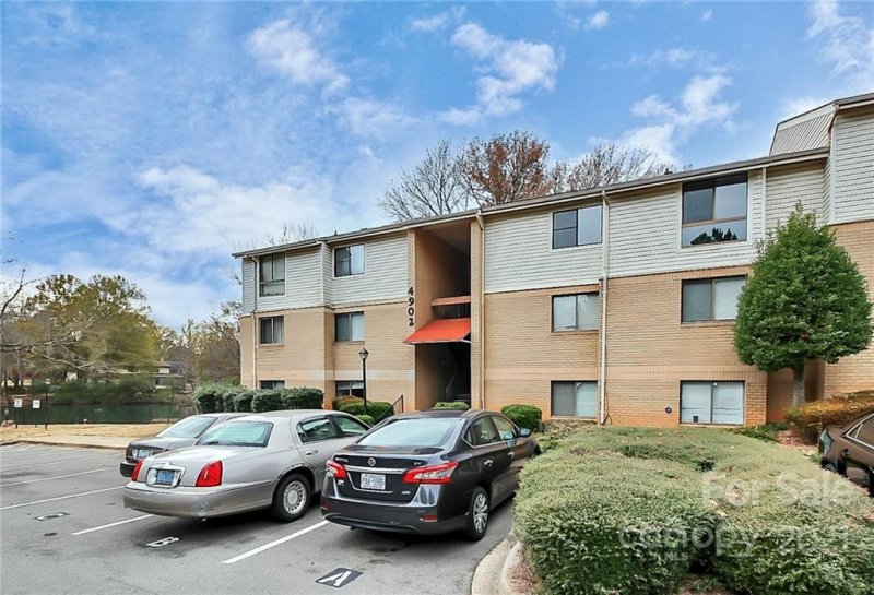 Property image 2 at 4902 Spring Lake Drive, Charlotte, NC 28212