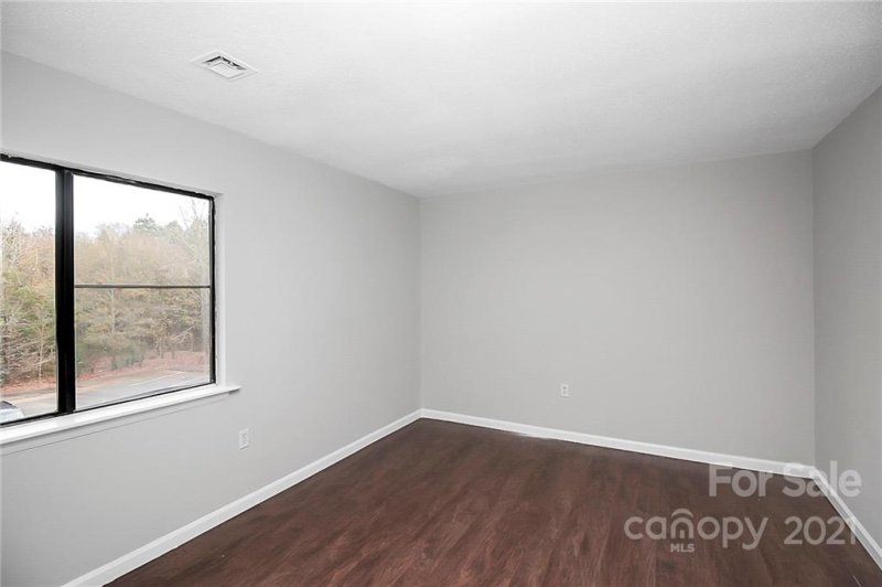 Property image 3 at 4902 Spring Lake Drive, Charlotte, NC 28212