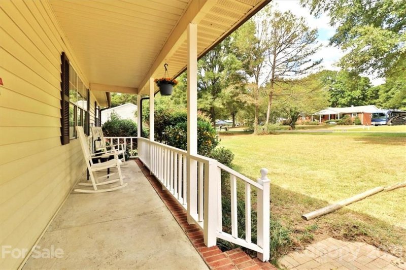 Property image 3 at 422 Catawba Circle, Matthews, NC 28104