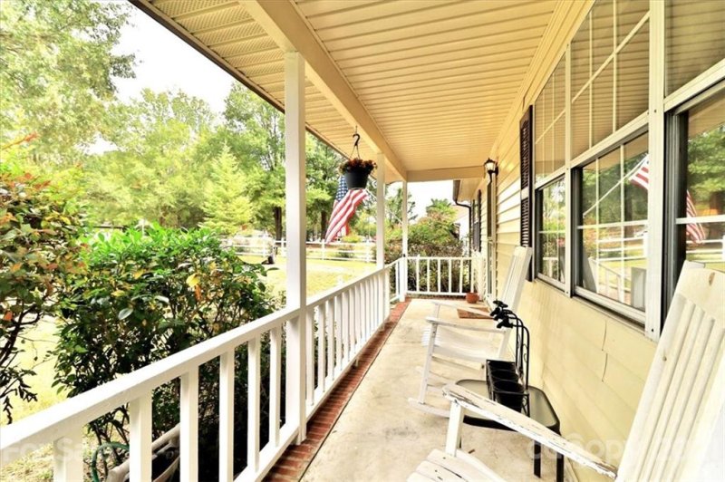 Property image 4 at 422 Catawba Circle, Matthews, NC 28104