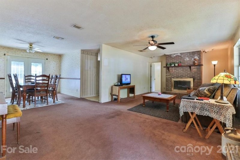 Property image 5 at 422 Catawba Circle, Matthews, NC 28104