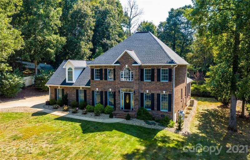 Property image 2 at 1555 Brookstone Drive, Hickory, NC 28602