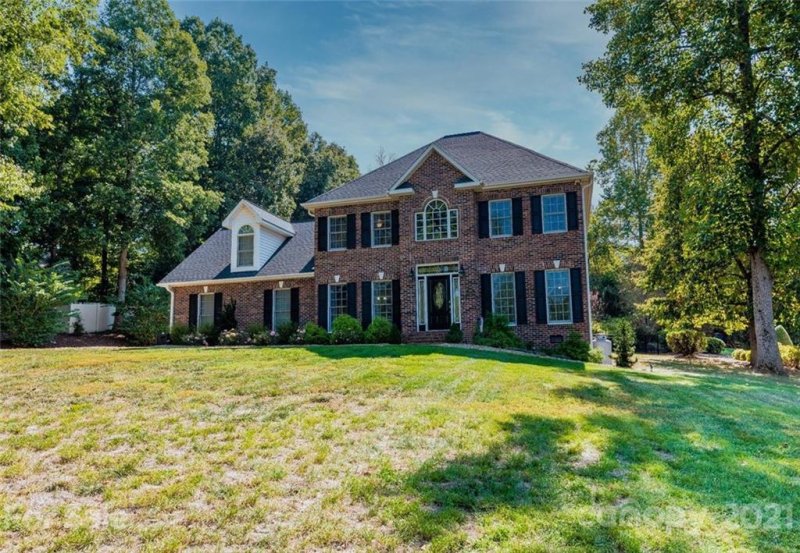 Property image 4 at 1555 Brookstone Drive, Hickory, NC 28602