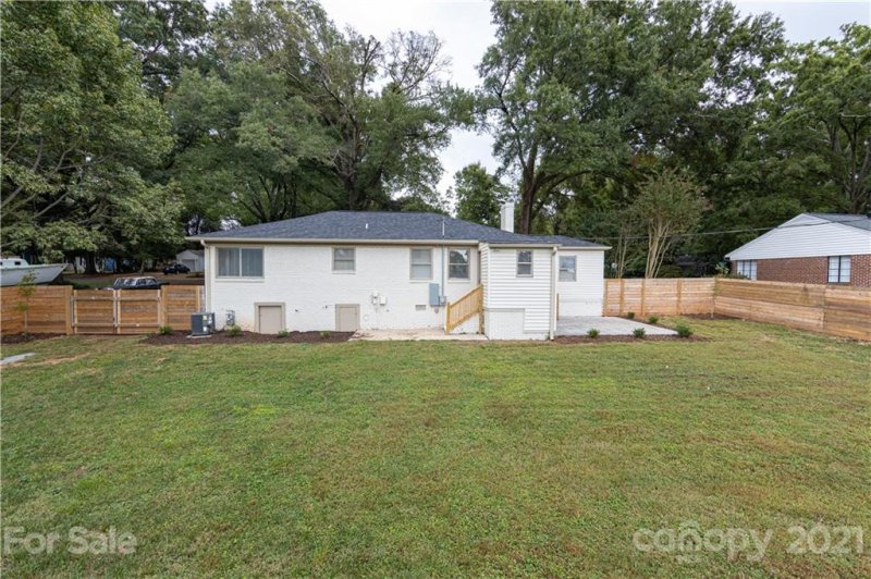 Property image 2 at 1511 Medford Drive, Charlotte, NC 28205
