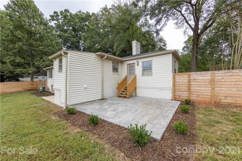 Property image 3 at 1511 Medford Drive, Charlotte, NC 28205