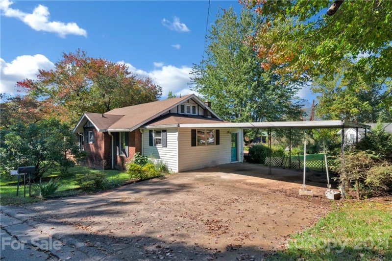 Property image 2 at 136 Camelot Drive, Waynesville, NC 28786