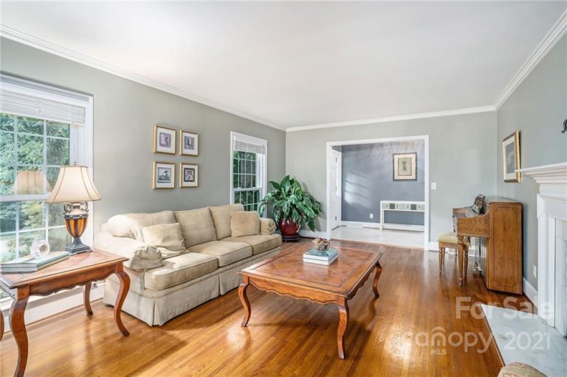 Property image 4 at 321 Glen Oaks Road, Charlotte, NC 28270